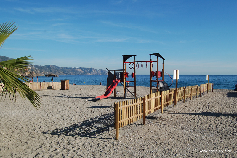 Детские площадки на пляже в Нерхе