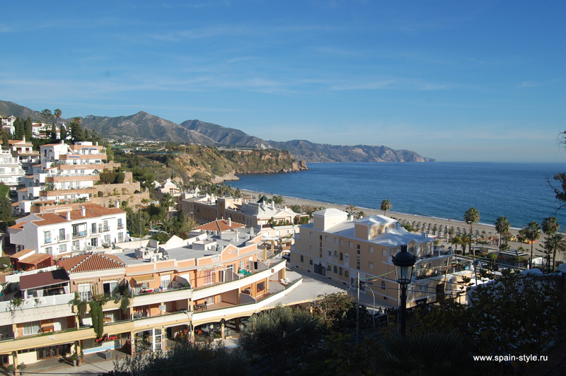  Playa  Burriana en Nerja