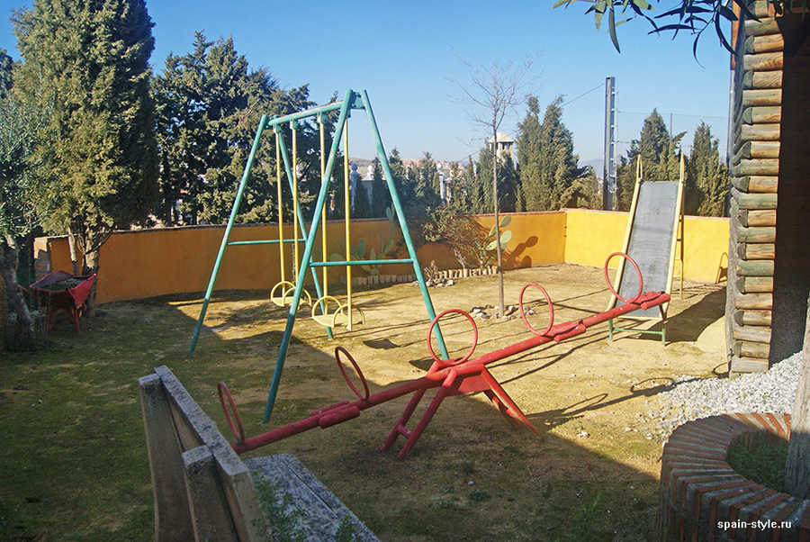 Детская игровая площадка, Загородная вилла  в Гранаде - туристический бизнес 