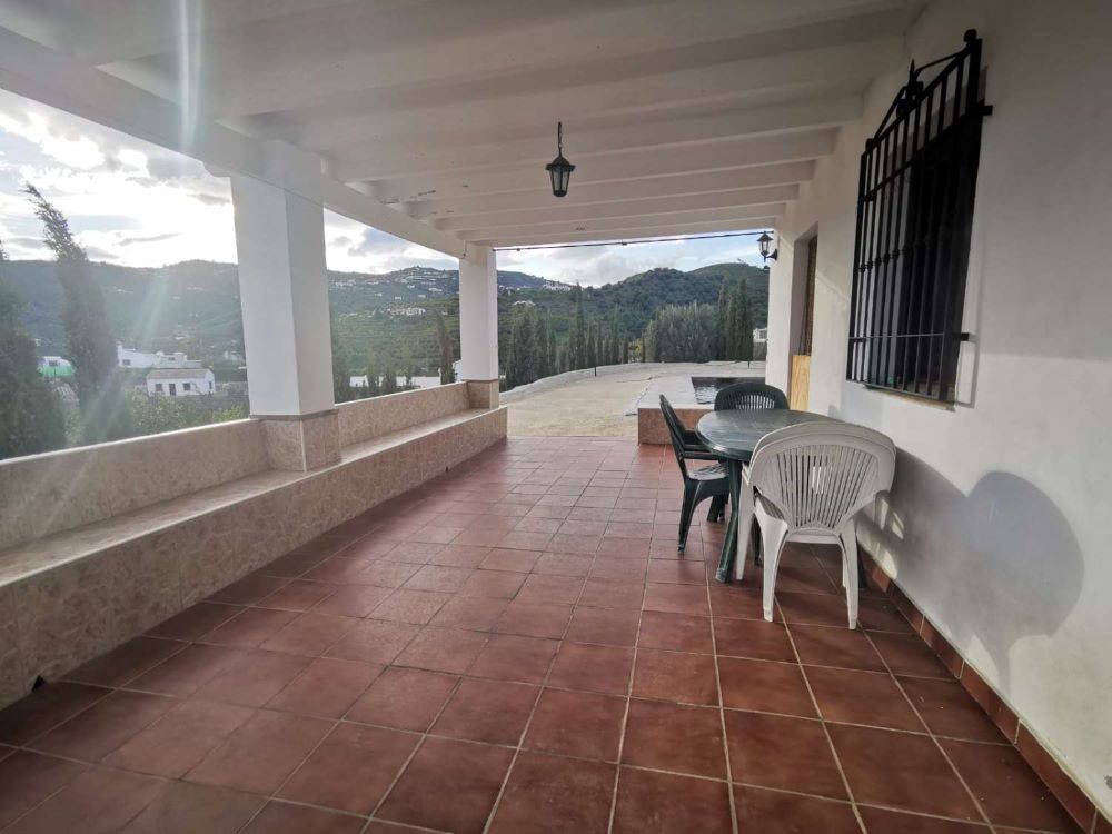  Terrace with mountain views