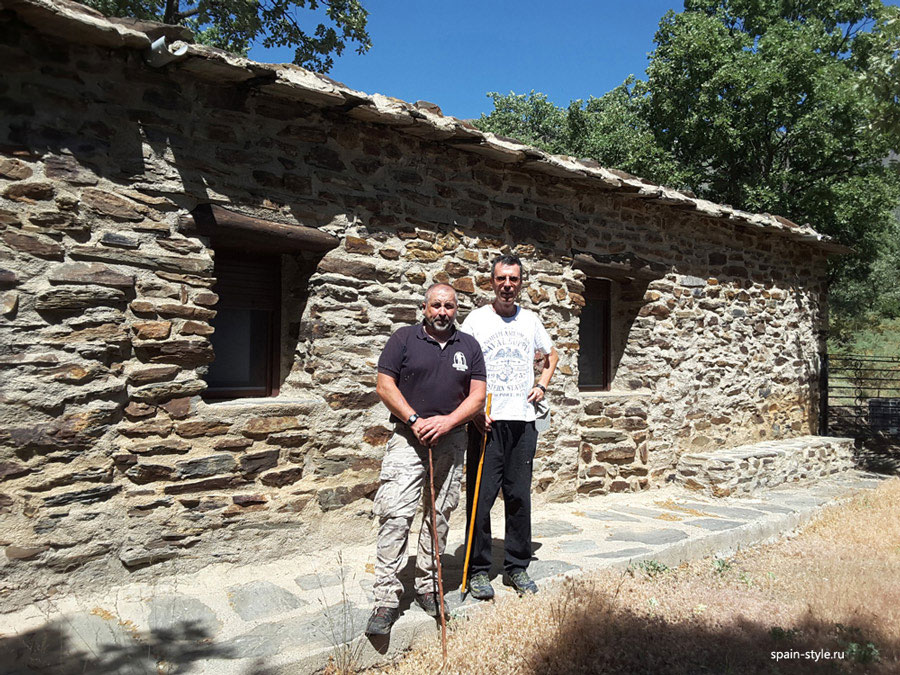 The seller with his brother,  Country house with  7 ha land in the Sierra Nevada National Park