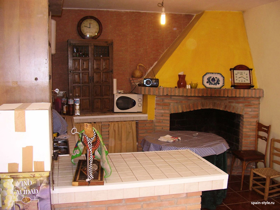 Американская кухня,  Финка с домом в горах Контравьесы  в Гранаде 