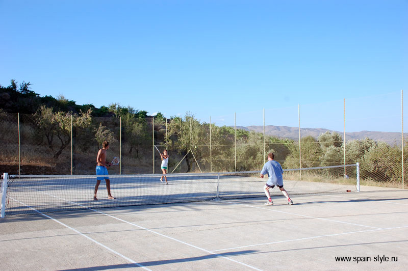 Теннисный корт,  Поместье в Испании в горах Альпухарры