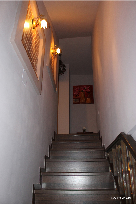 Лестница на второй этаж,       Квартира-пентхаус  в Бенальмадена Торрекебрада 