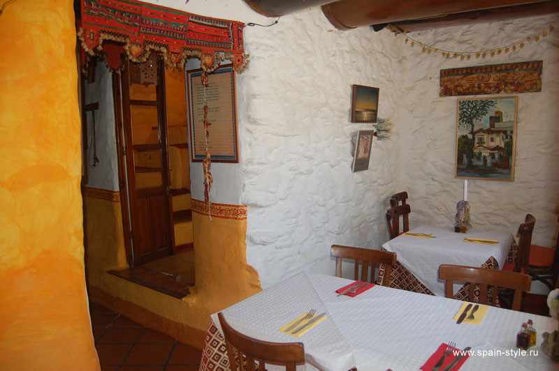   Экзотический вегетарианский ресторан  в  горах Альпухарры 