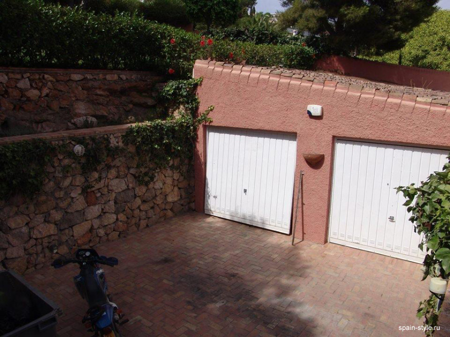 2 covered garages
