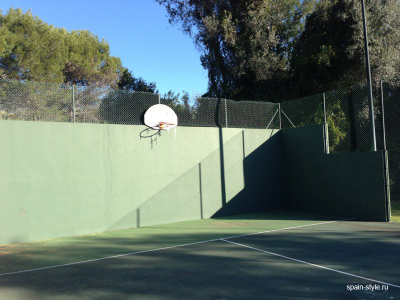 Aro de baloncesto,  Villa de lujo en Marbella 