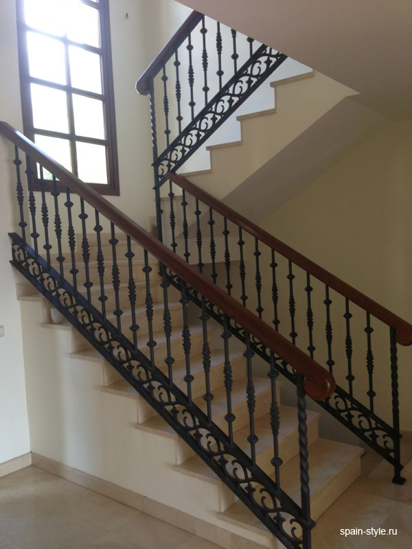 Лестница на второй этаж,  Шикарная вилла в Марбелье