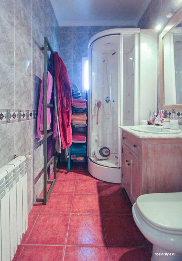Bathroom,   Holiday rental villa  in Nerja near the Burriana beach