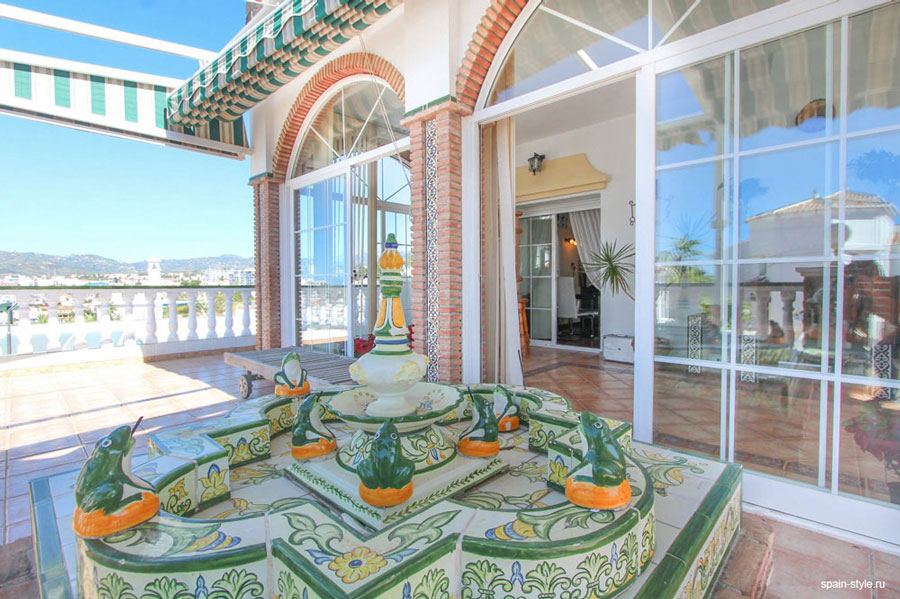 Terrace, Holiday rental villa  in Nerja near the Burriana beach 