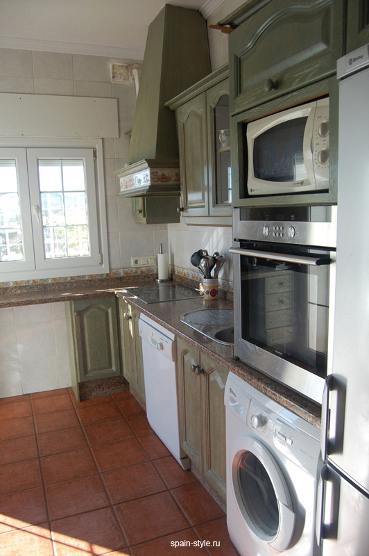 Fully-fitted kitchen, Seaview villa for sale in Nerja  